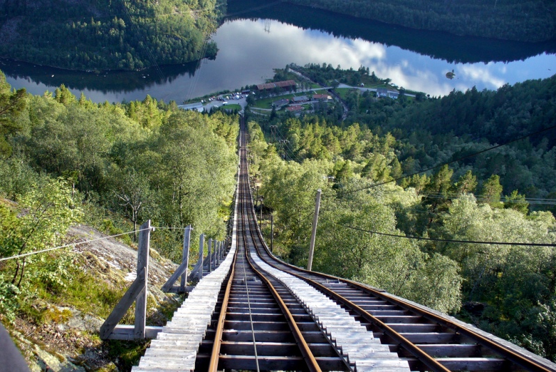 Вершина горы Скьеггедаль (Норвегия). Фото / Skjeggedal. Photo